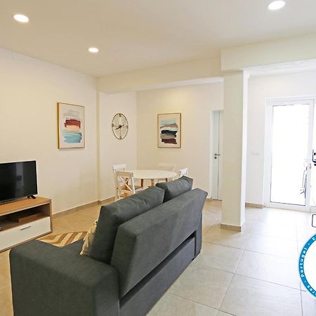 B88 - Mendonca Street Apartment Lagos Exteriör bild
